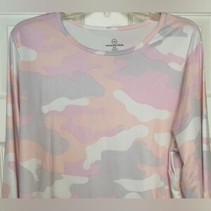 NWOT Camo Real Essentials tee